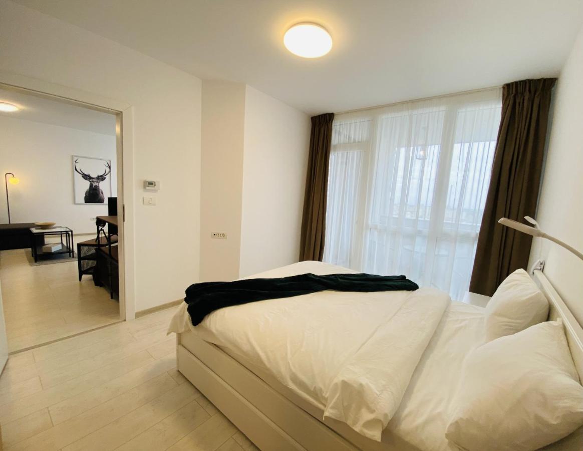 Charming Flat In Brasov With Balcony Panoramic View Apartment Exterior photo