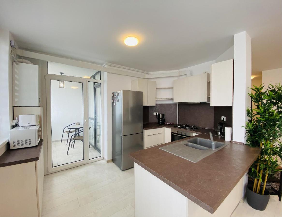 Charming Flat In Brasov With Balcony Panoramic View Apartment Exterior photo