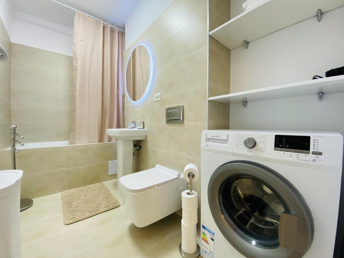 Charming Flat In Brasov With Balcony Panoramic View Apartment Exterior photo