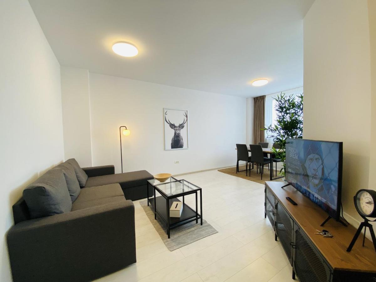 Charming Flat In Brasov With Balcony Panoramic View Apartment Exterior photo