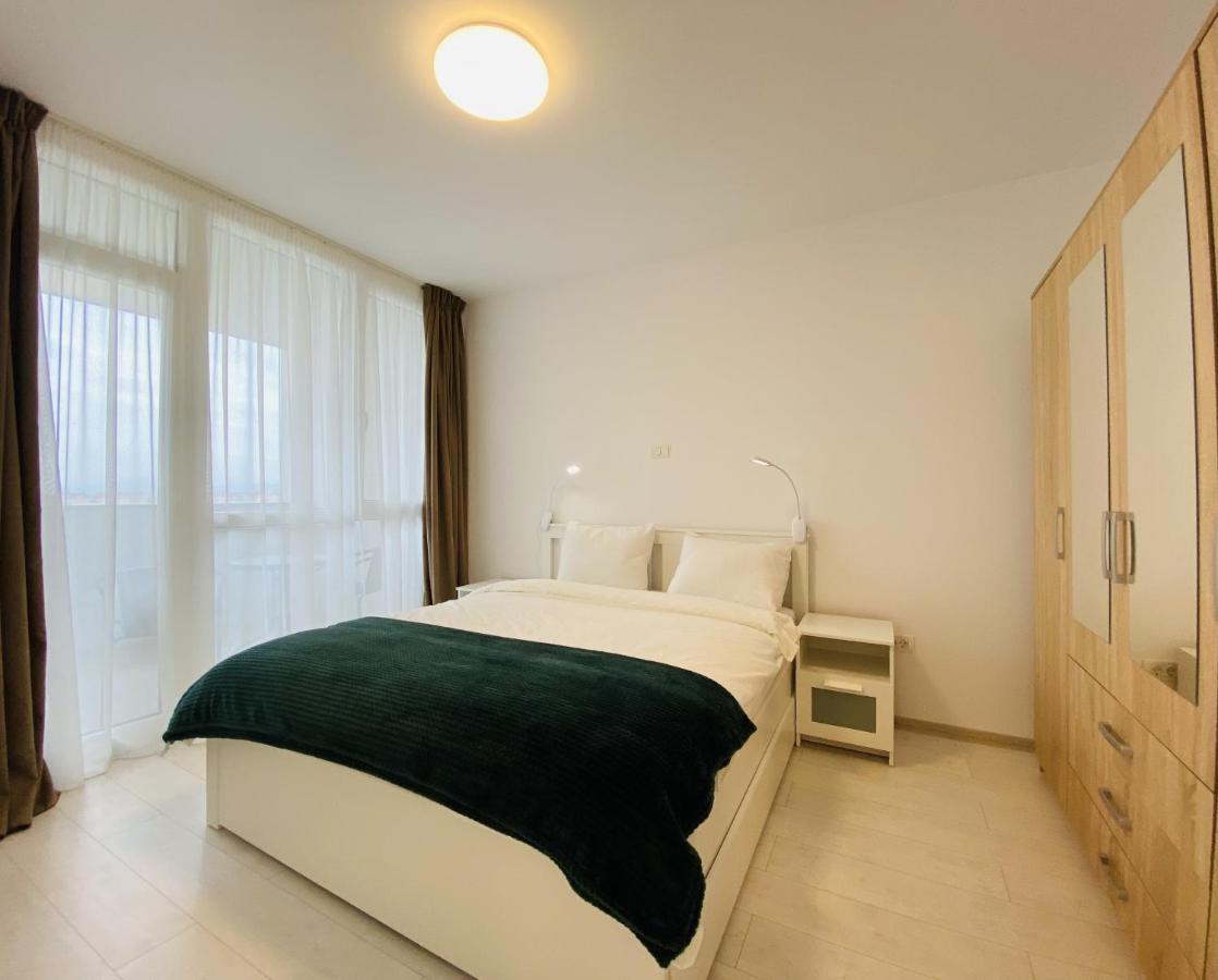 Charming Flat In Brasov With Balcony Panoramic View Apartment Exterior photo