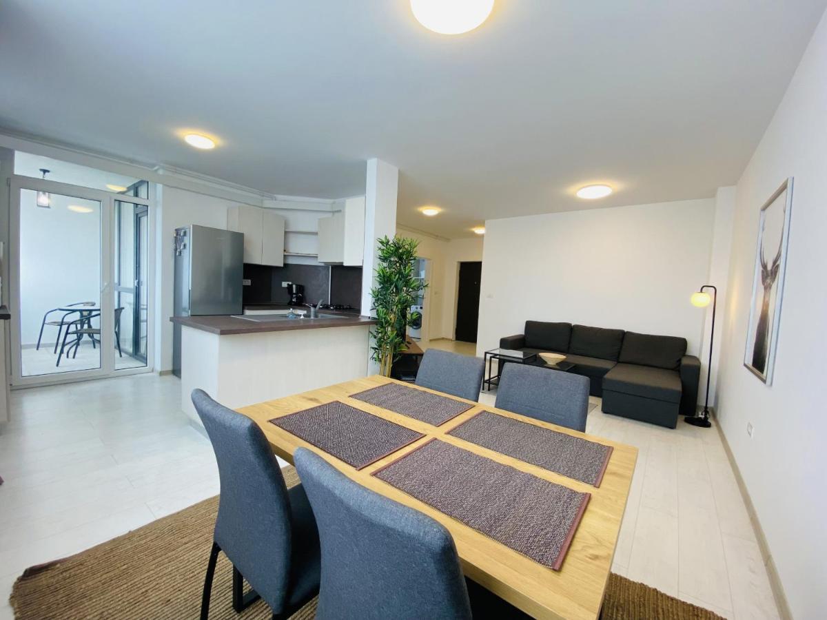 Charming Flat In Brasov With Balcony Panoramic View Apartment Exterior photo