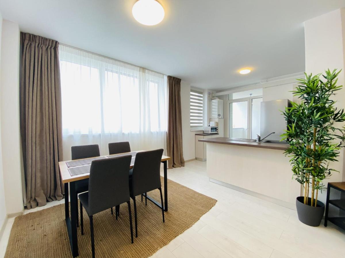 Charming Flat In Brasov With Balcony Panoramic View Apartment Exterior photo